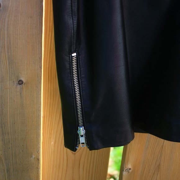 Danier Leather Skirt with Steel Zipper Details Women's Size 10 - Picture 3 of 6